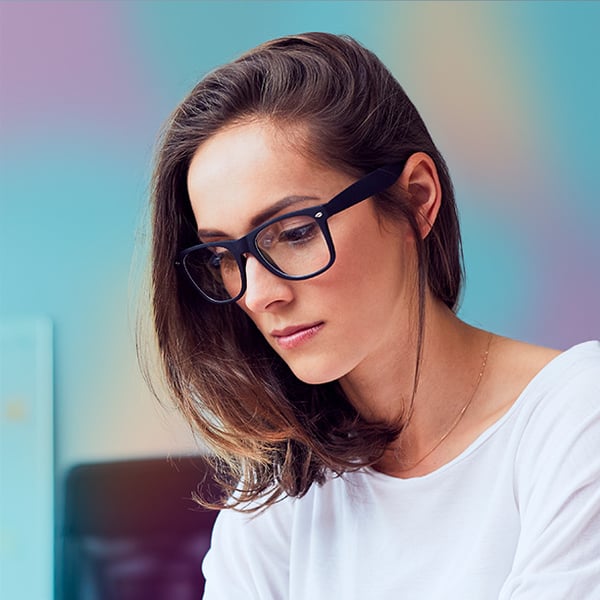 squared_woman_with_glasses