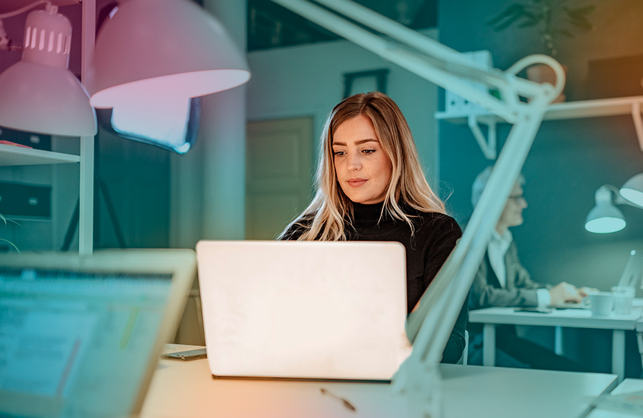 women_at_office