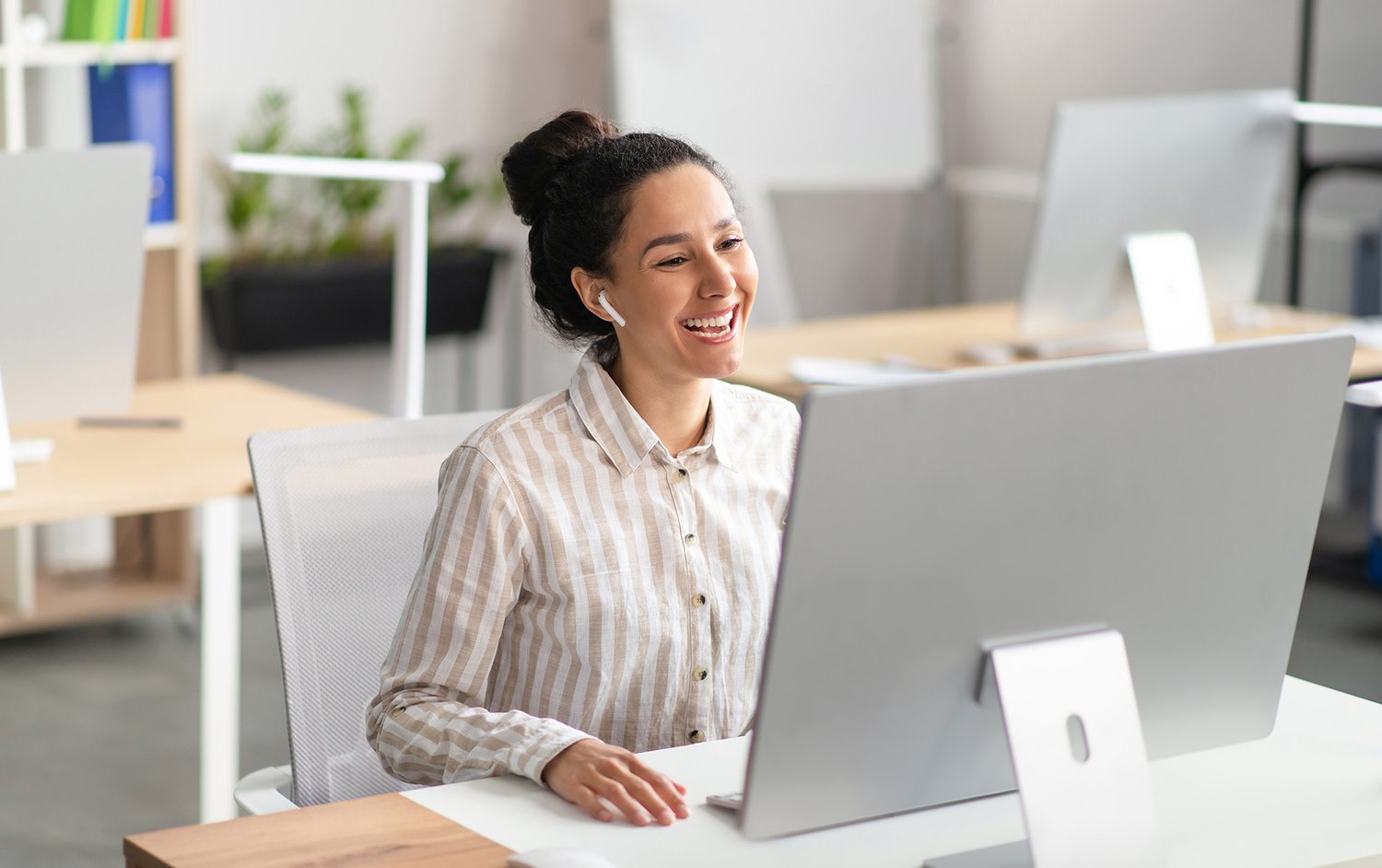 {slide.module_style.background.background_image.alt}