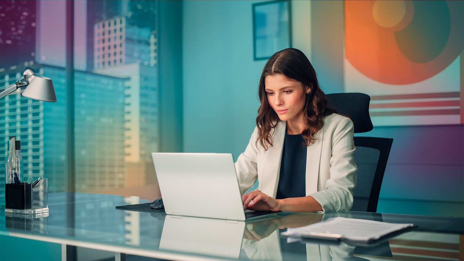 business_woman_with_laptop