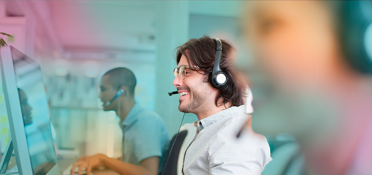 callcenter_ man_talking_in_headset