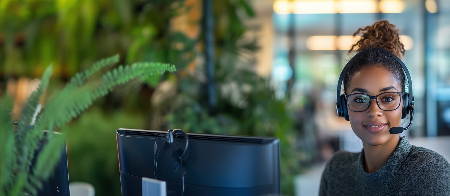 header_person_in_a_customer_support_position