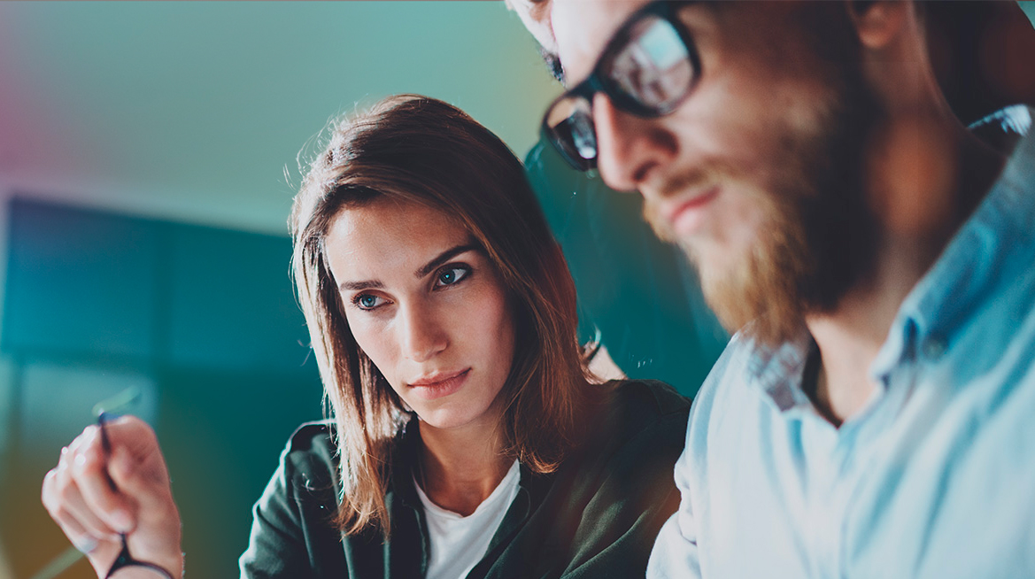 man_and_woman_looking_at_laptop