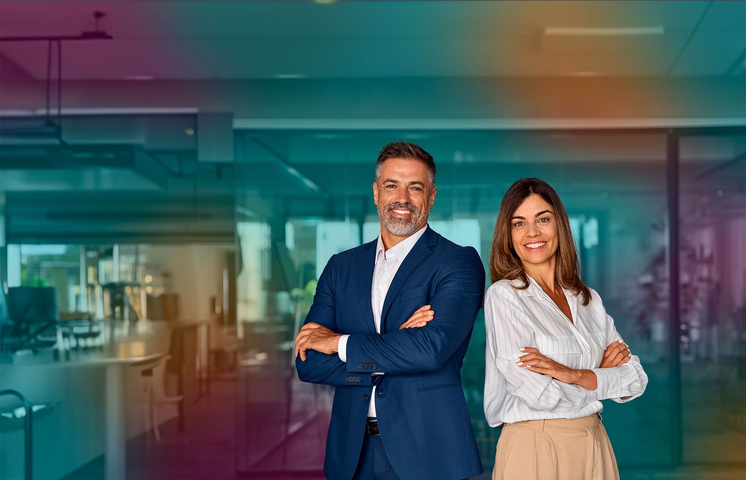 man_and_woman_with_armes_crossed_in_office