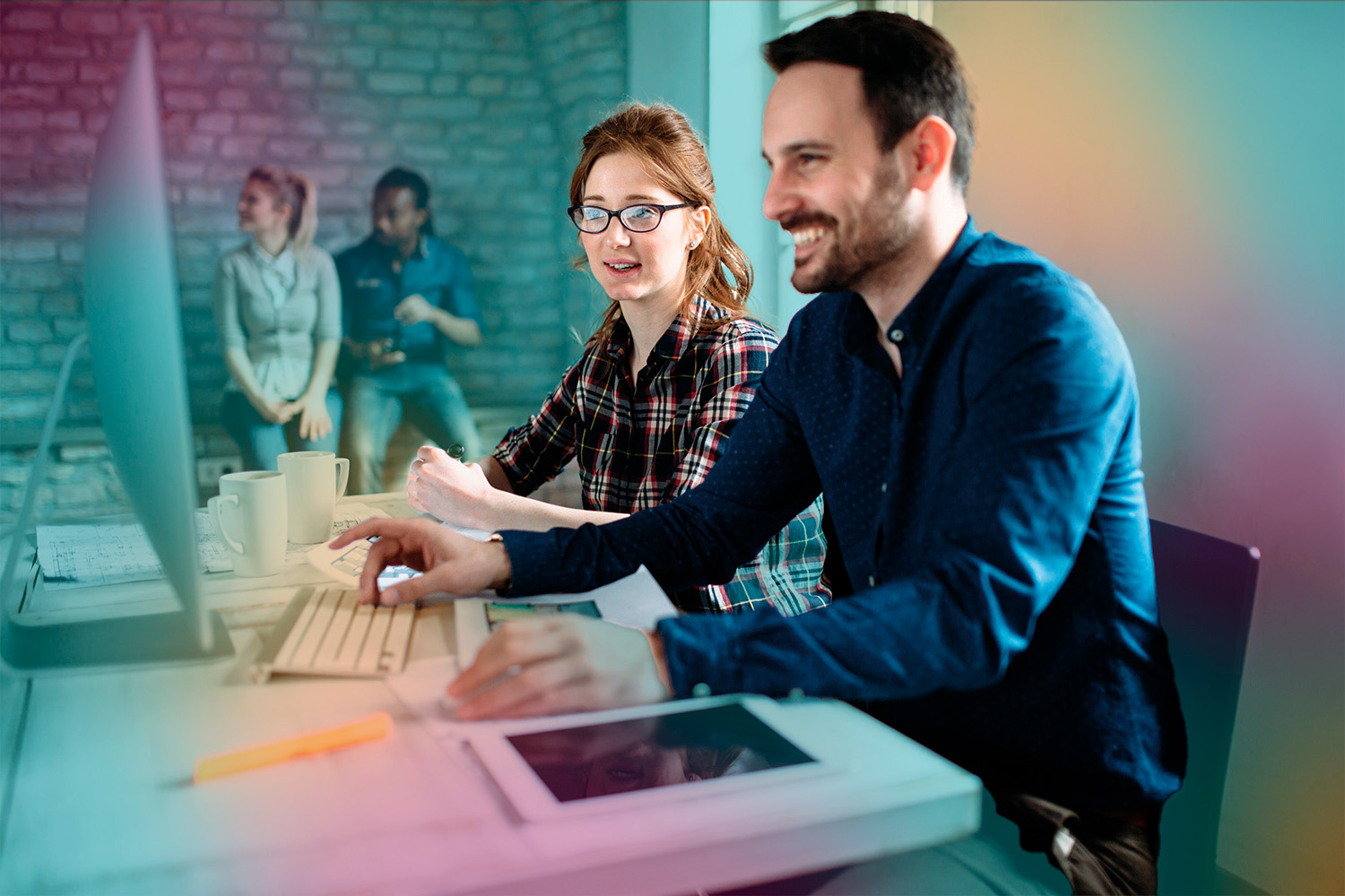 man_and_women_in_office_with_pc