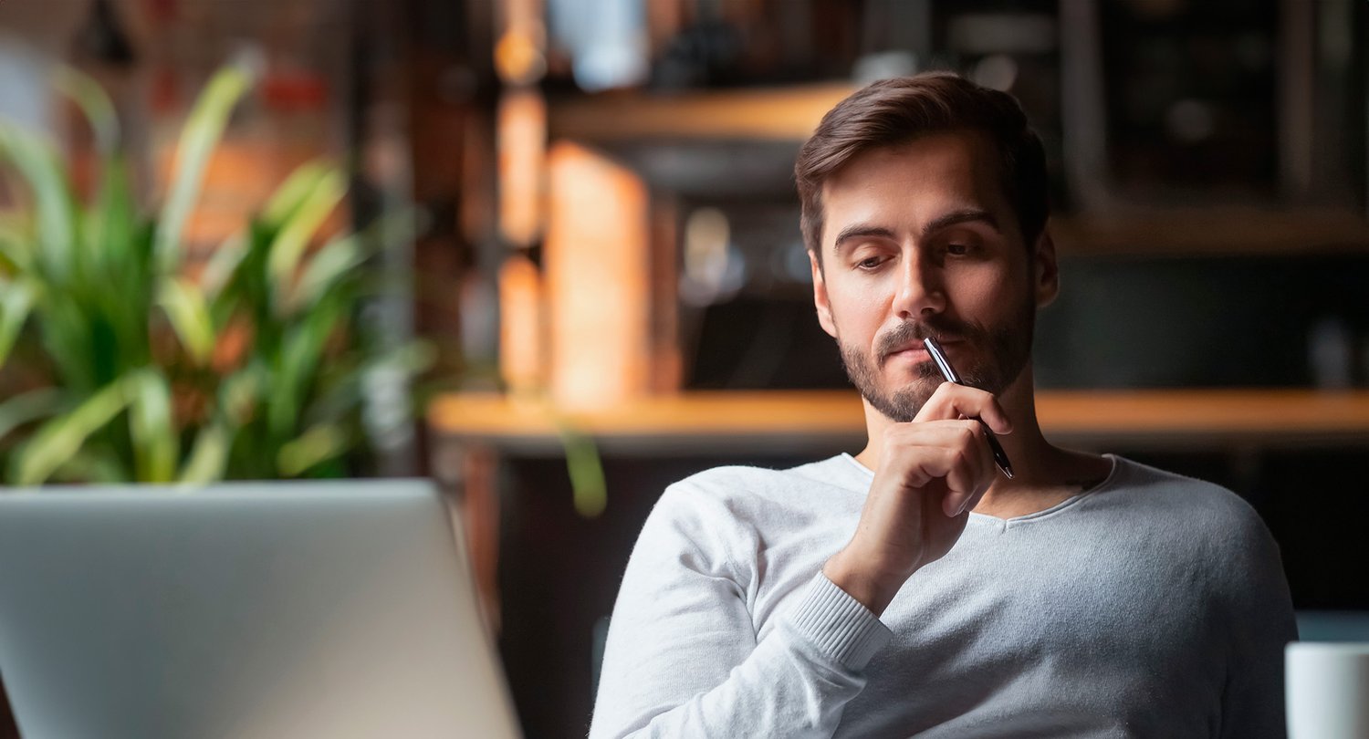 man_with_pen_at_laptop