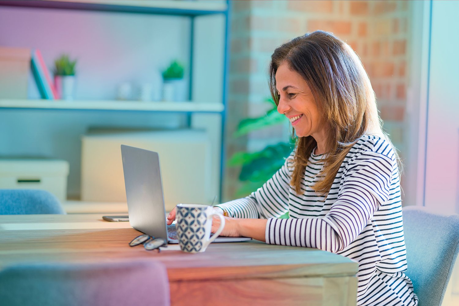 smiling_woman_at_home_with_laptop_and_coffee