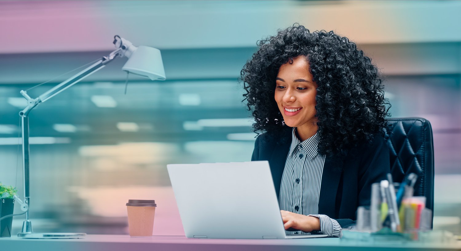 smiling_woman_at_office_with_laptop