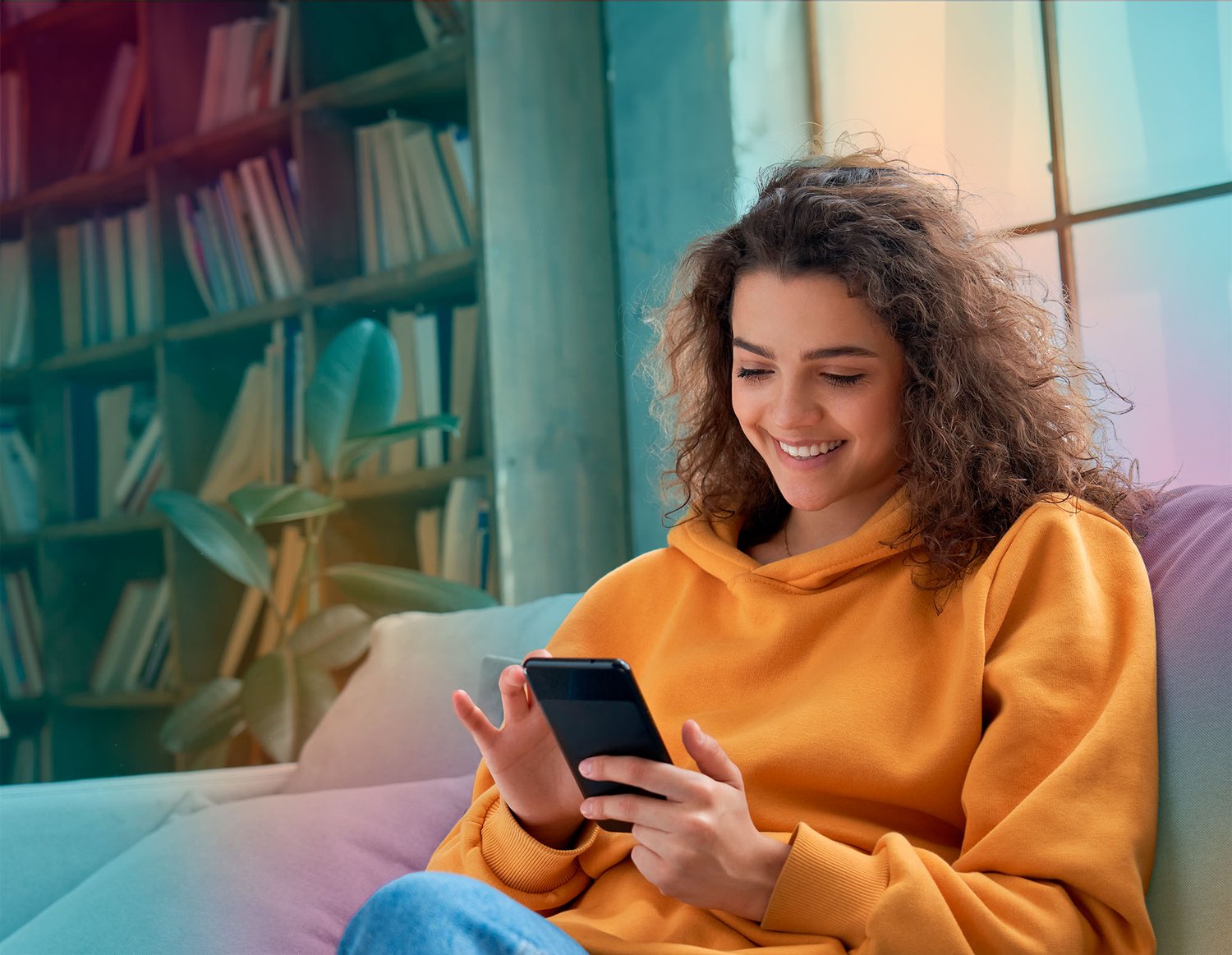smiling_woman_sitting_in_couch_with_phone