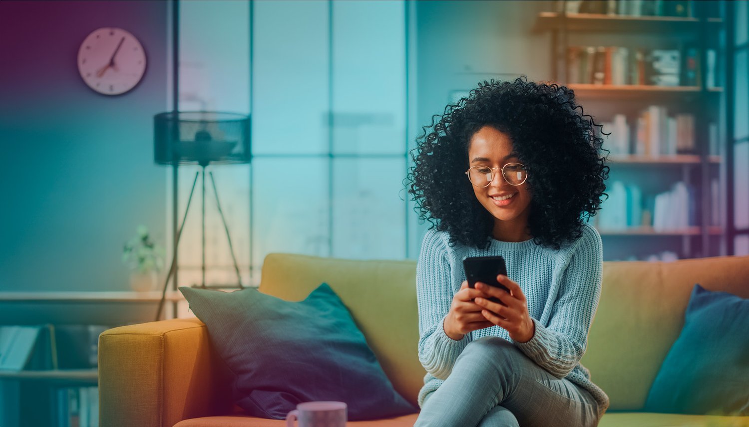 woman_at_home_in couch_with_phone