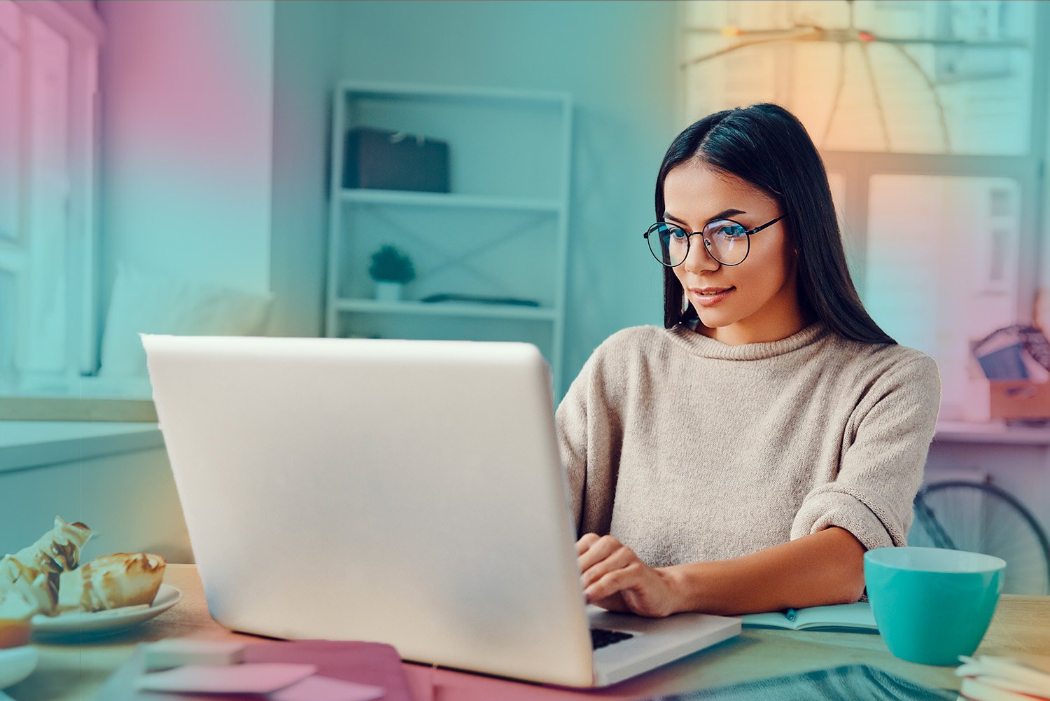 woman_at_home_with_laptop