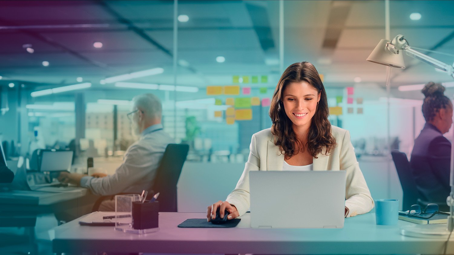 woman_at_office_at_laptop