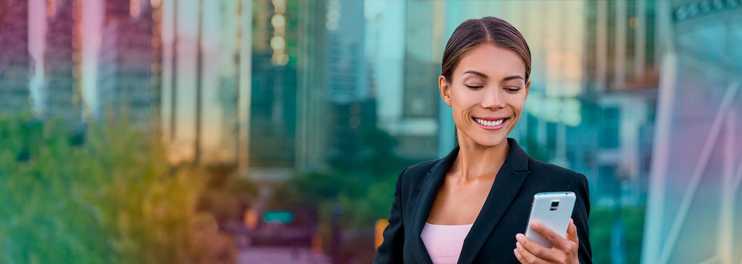 woman_in_front_of_skyline_with_phone