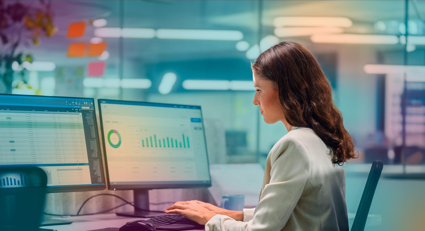 woman_looking_at_statistics