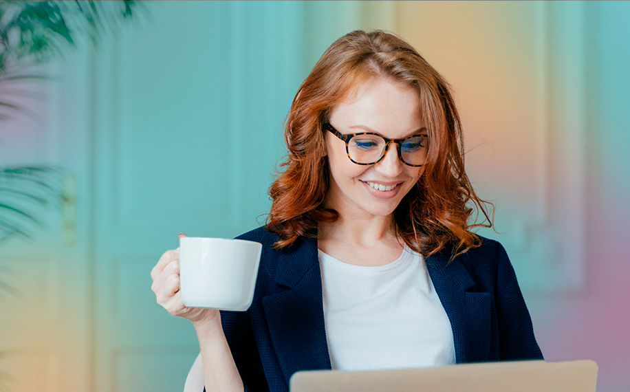 woman_with_coffee_and_laptop
