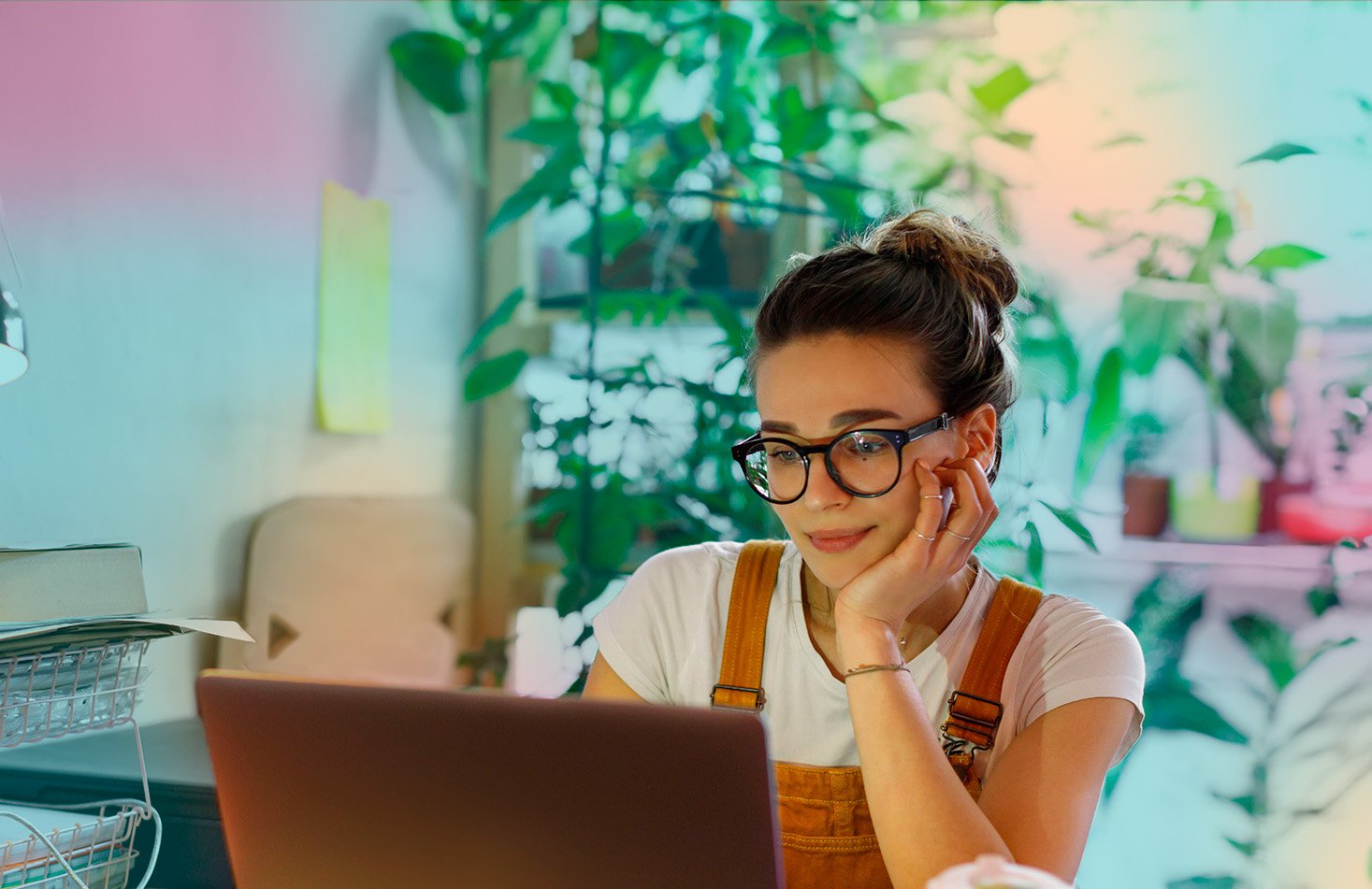 woman_with_laptop_at_home