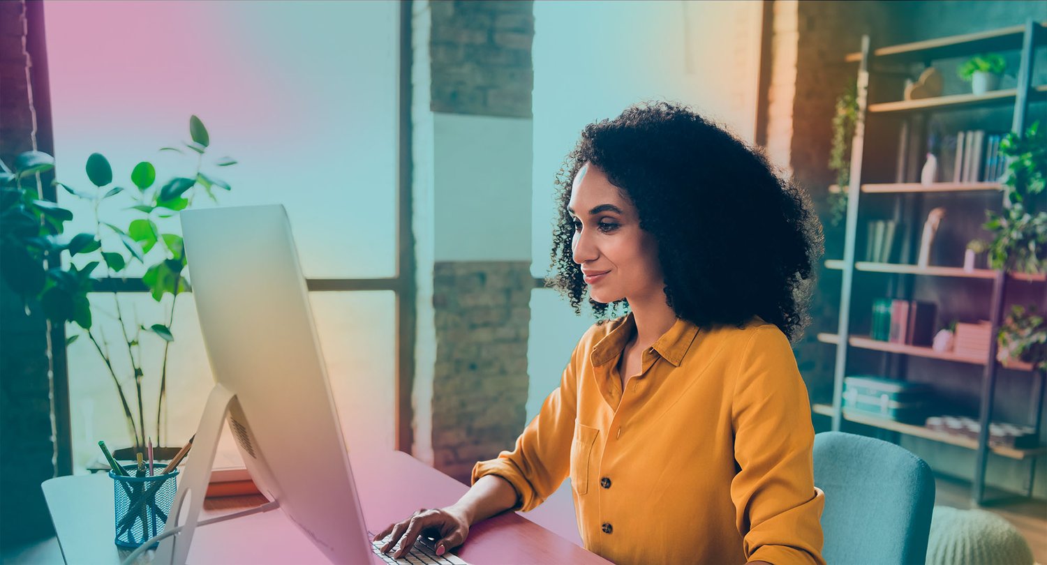 woman_with_yellow_shirt_in_front_of_pc