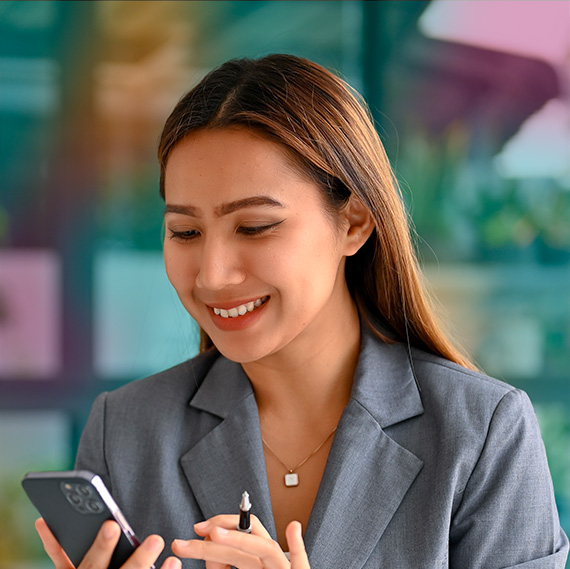 squared_smiling_women_with_phone_in_office
