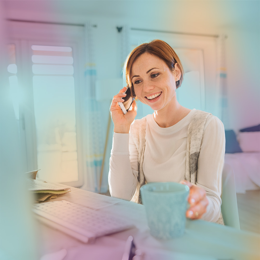 woman_mobile_coffee