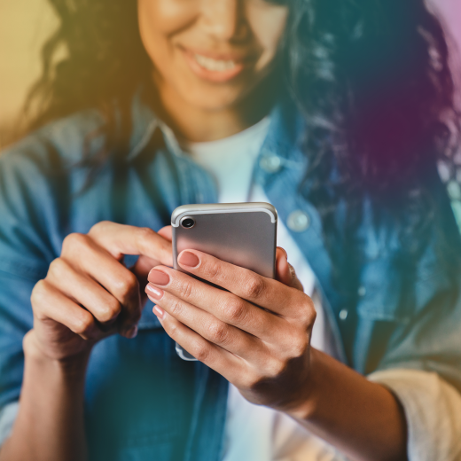 women_with_mobile